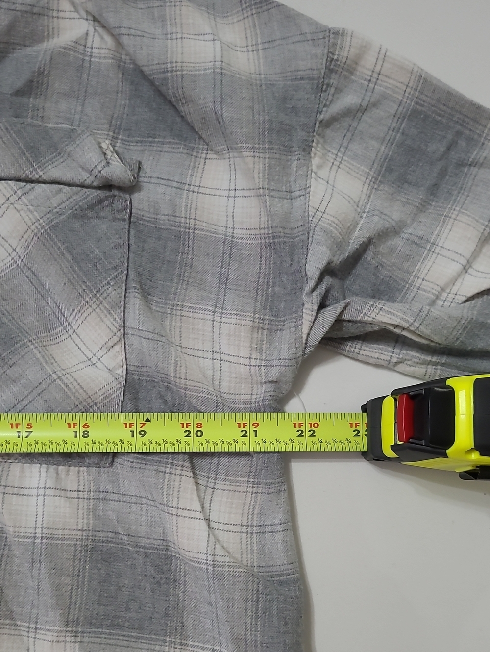 Old Navy Grey Plaid Double Pocket Boyfriend Shirt size Large - Picture 6 of 7